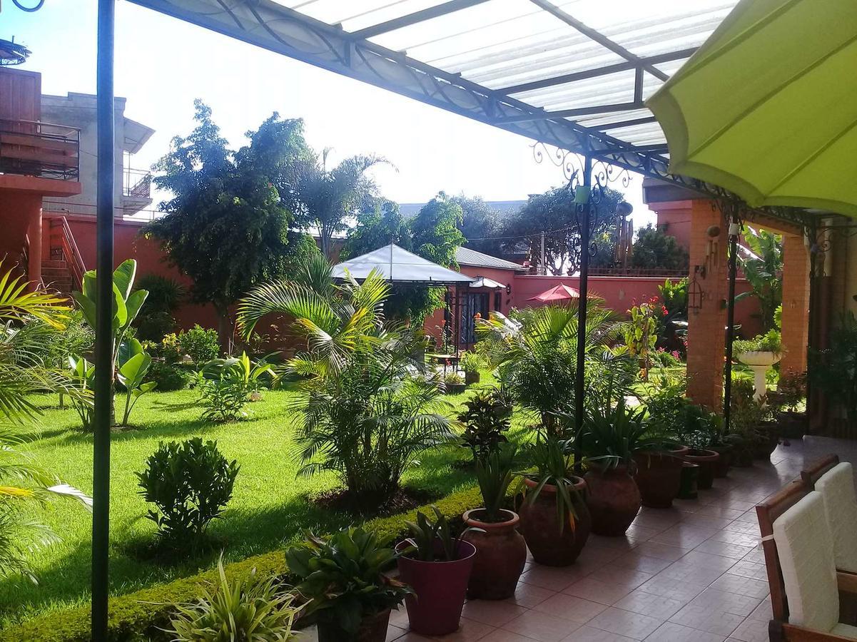 Hotel Green Palace Ivato  Esterno foto