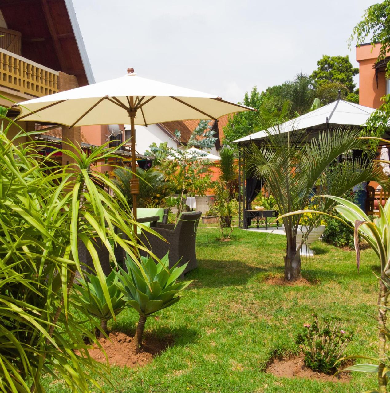 Hotel Green Palace Ivato  Esterno foto